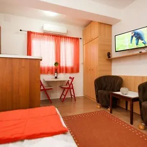 Centar 1 Private With Ensuite And Kitchenette Split